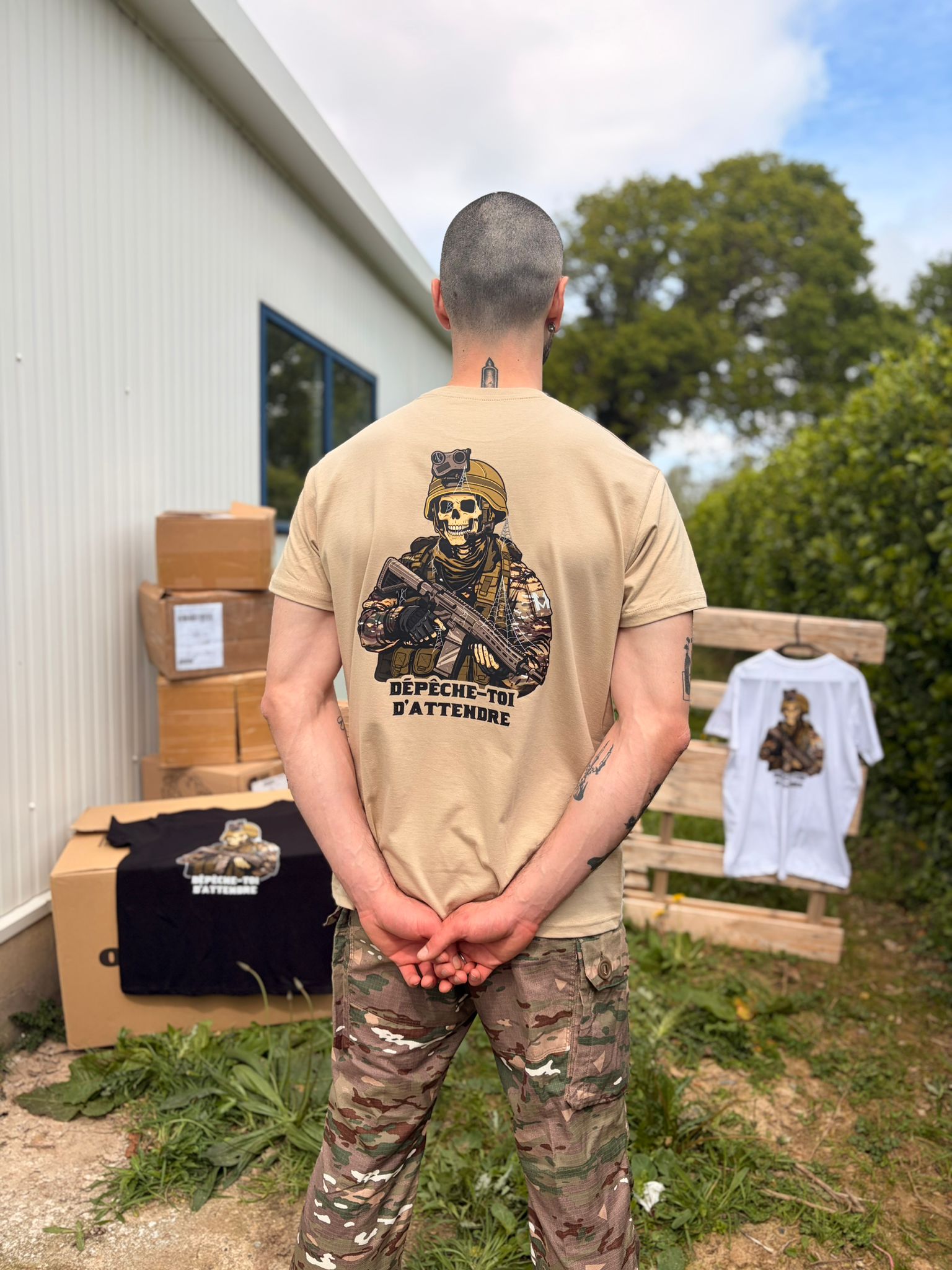 DÉPÊCHE-TOI D'ATTENDRE