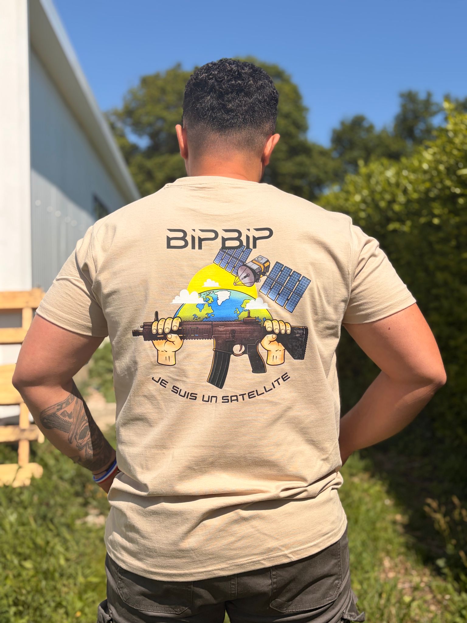 BIP BIP JE SUIS UN SATELLITE